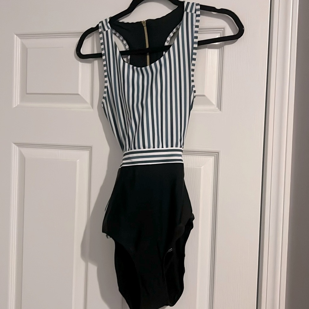 Albion one piece size M